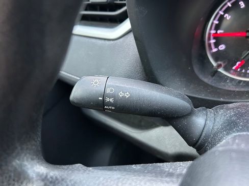 Used 2022 Toyota RAV4 XLE image 22