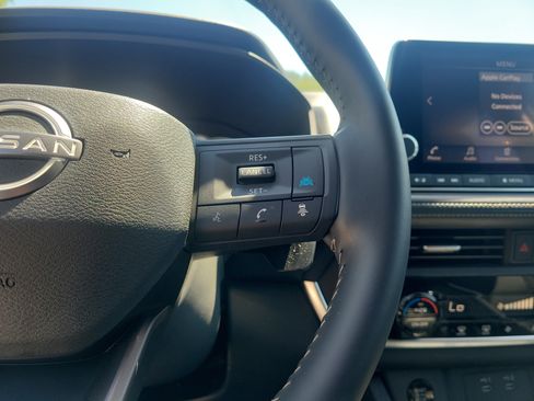 Certified 2025 Nissan Rogue SV FWD image 23