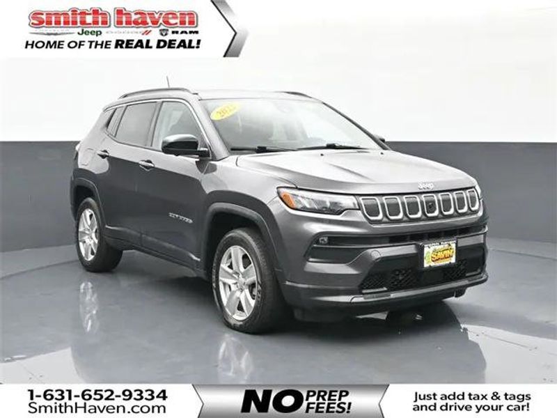 Certified 2022 Jeep Compass Latitude w/ Convenience Group image 1