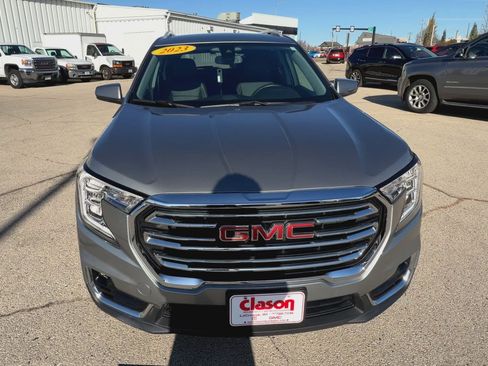 Used 2023 GMC Terrain SLT w/ Infotainment Package II image 3