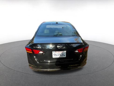 Used 2025 Nissan Altima 2.5 SV image 12