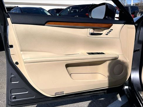 Used 2014 Lexus ES 300h Hybrid image 18