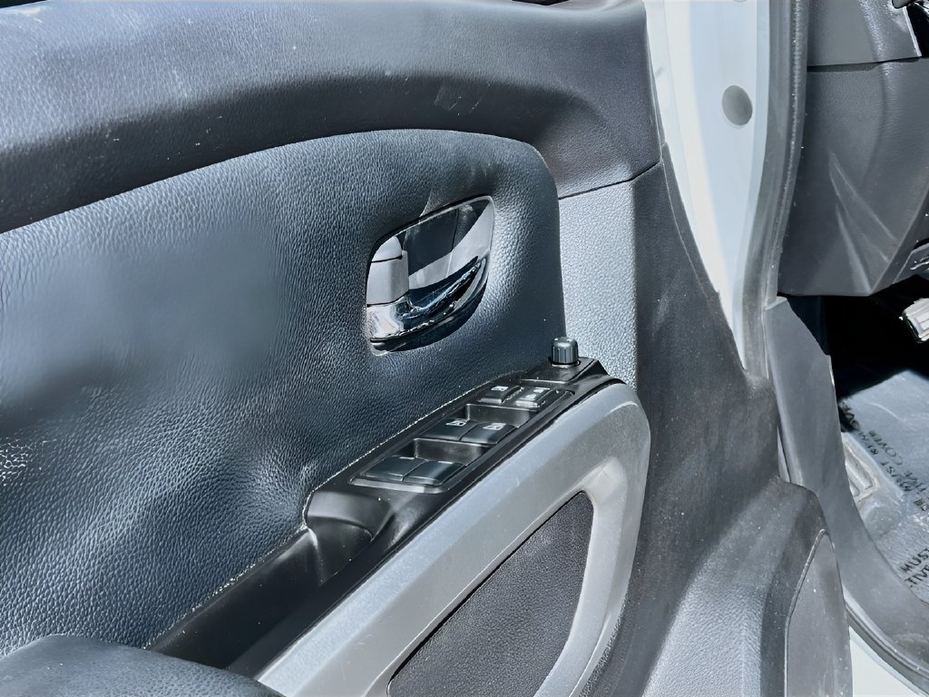Used 2024 Nissan Titan SV w/ SV Convenience Package AWD/4WD image 17