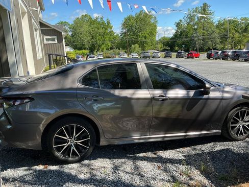 Used 2021 Toyota Camry SE FWD image 4