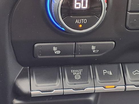 Used 2022 Chevrolet Silverado 2500 LT w/ Midnight Edition image 17