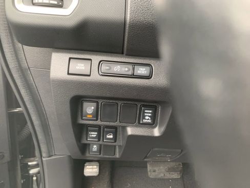 Used 2024 Nissan Frontier SV w/ SV Convenience Package image 16