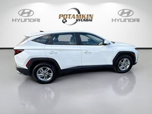 Certified 2025 Hyundai Tucson SE image 4