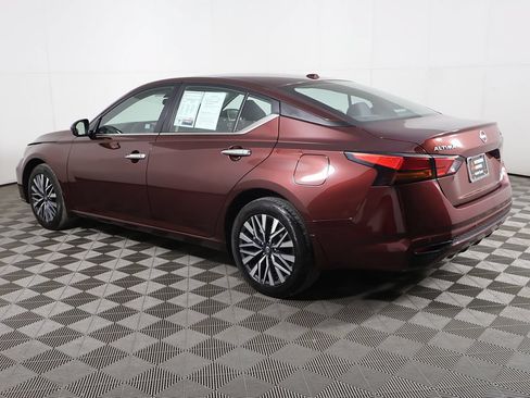 Used 2024 Nissan Altima 2.5 SV AWD/4WD image 10