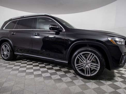 Used 2025 Mercedes-Benz GLS 450 4MATIC image 2