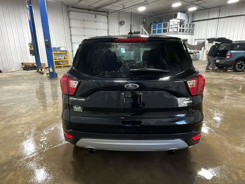 Used 2019 Ford Escape SE image 6