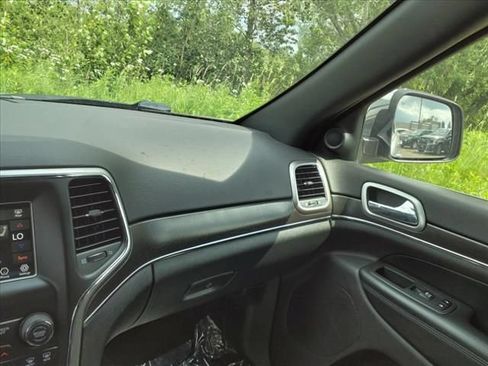 Used 2018 Jeep Grand Cherokee Limited AWD/4WD image 14