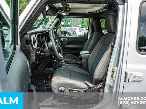Used 2024 Jeep Wrangler Unlimited Sahara AWD/4WD image 19