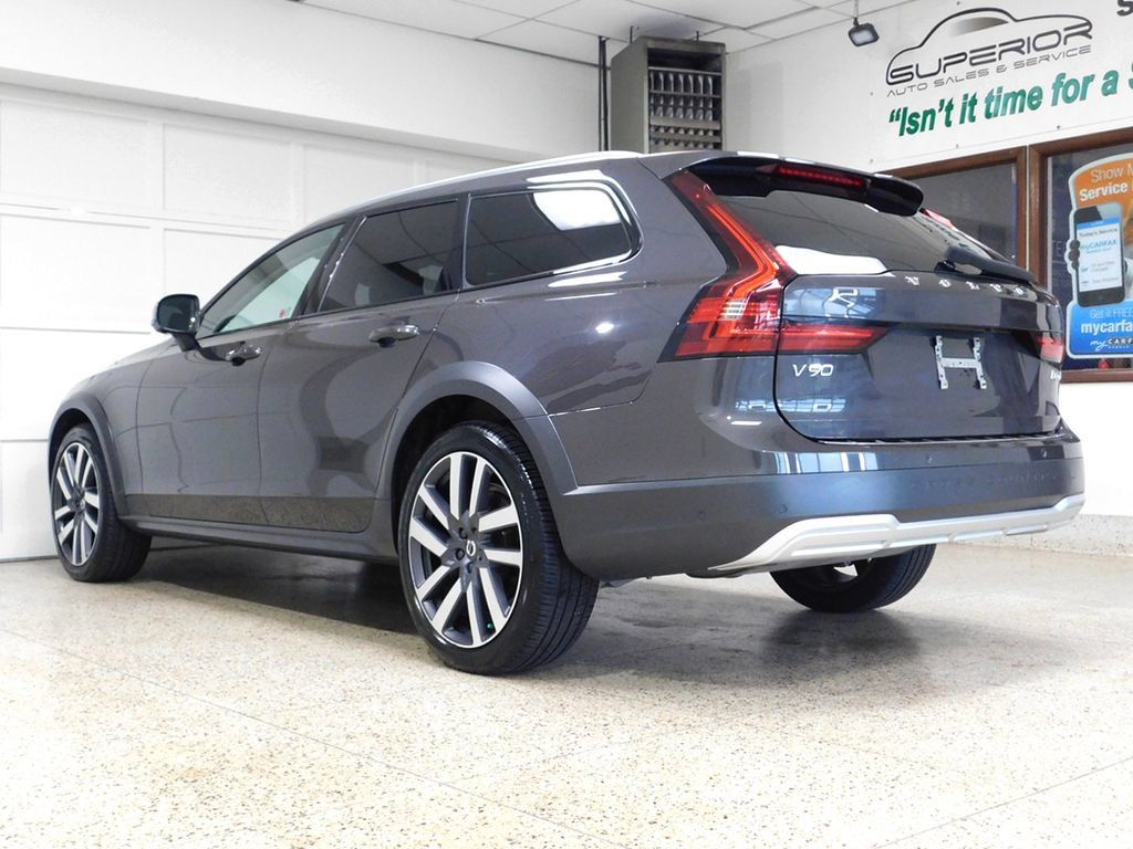 Used 2022 Volvo V90 B6 Cross Country AWD/4WD image 6