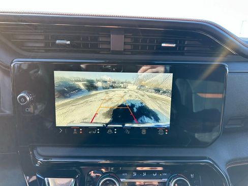 Used 2025 GMC Sierra 1500 AT4 w/ AT4 Premium Package image 5