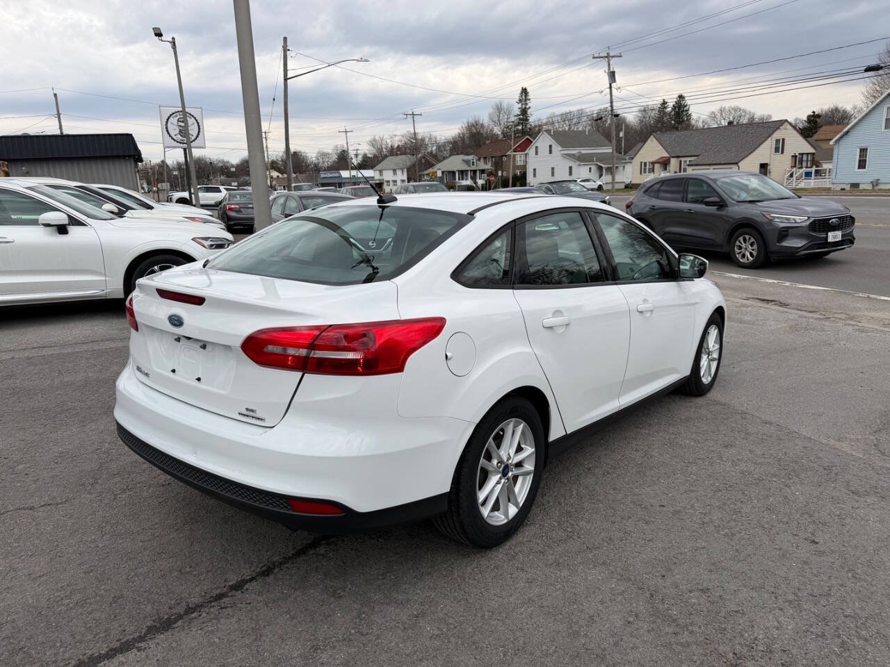 Used 2016 Ford Focus SE FWD image 5