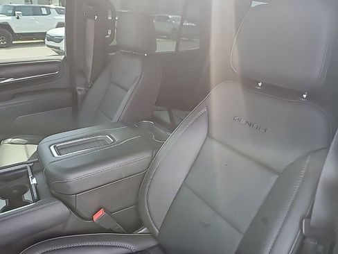 Used 2023 GMC Yukon Denali w/ Max Trailering Package AWD/4WD image 11