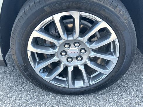 Certified 2023 GMC Acadia Denali w/ Denali Ultimate Package AWD/4WD image 9