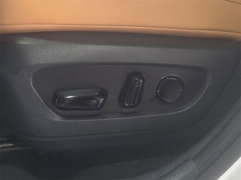 Certified 2025 Lexus NX 250 FWD w/ Accessory Package (Z1) image 18