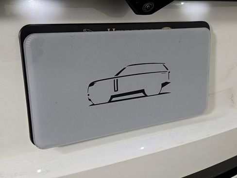 Used 2025 Land Rover Range Rover SE image 32