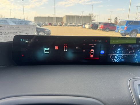 Used 2025 Ford Expedition Max Platinum w/ Stealth Appearance Package image 8