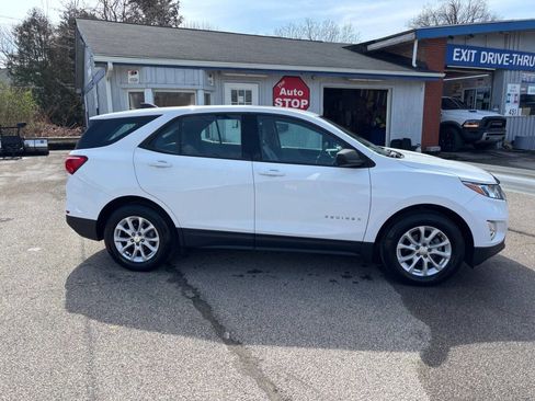 Used 2019 Chevrolet Equinox LS image 2