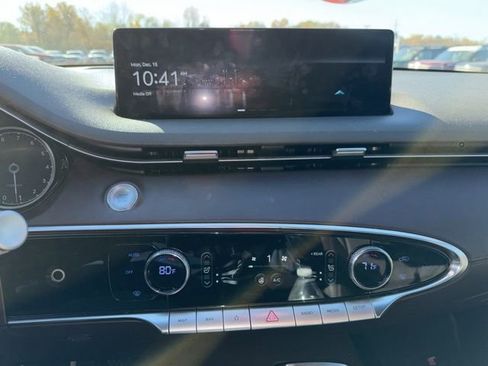 Used 2023 Genesis GV70 2.5T w/ Advanced Package image 24