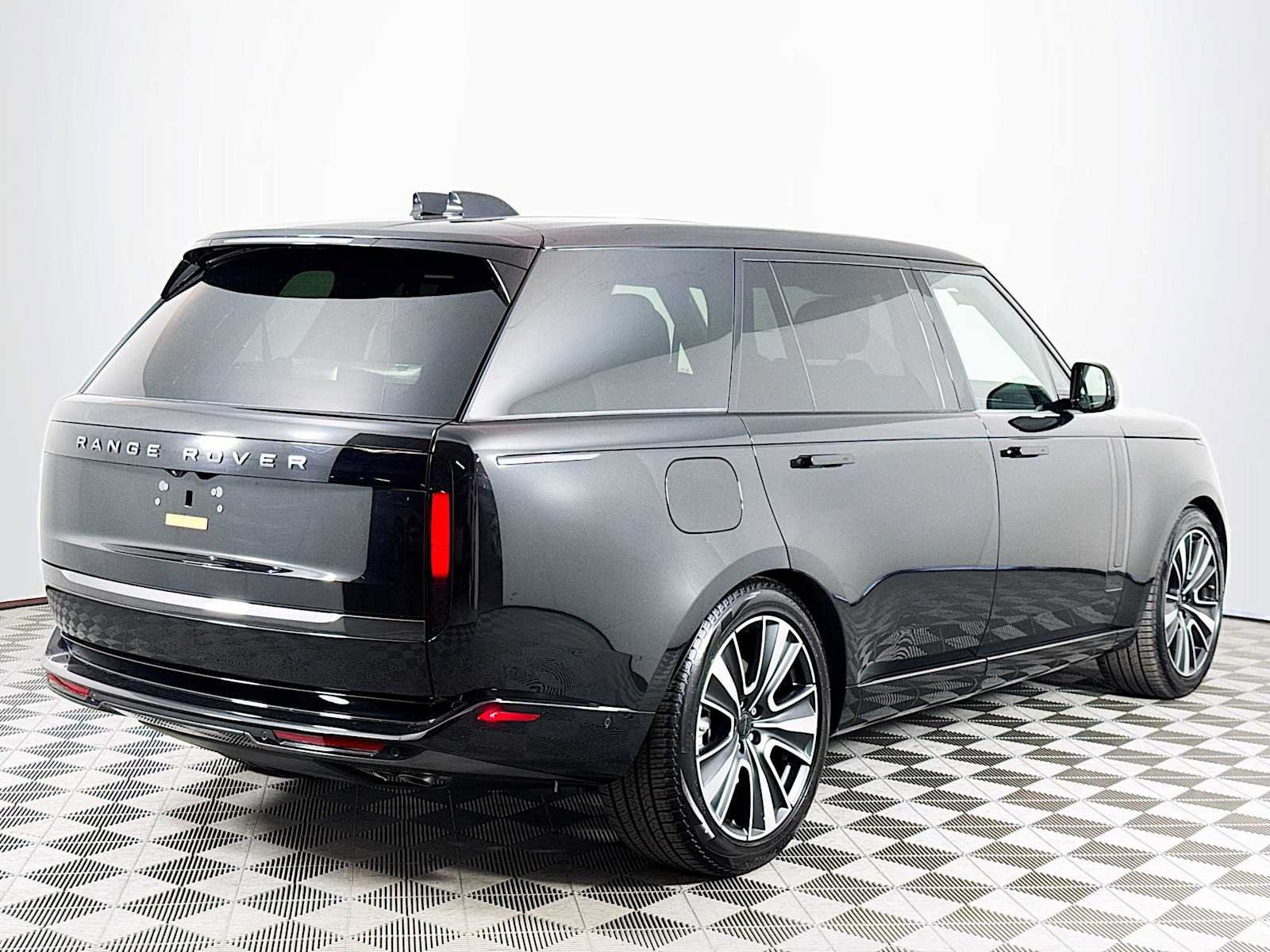 New 2026 Land Rover Range Rover Long Wheelbase SE AWD/4WD image 5