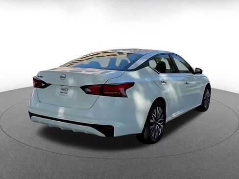 Used 2025 Nissan Altima 2.5 SV FWD image 14