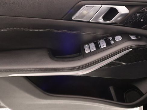 Used 2022 BMW X7 xDrive40i w/ M Sport Package image 19