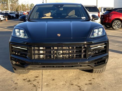 Used 2024 Porsche Cayenne Coupe image 2