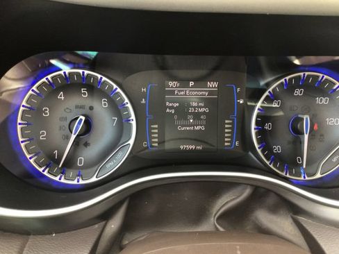 Used 2017 Chrysler Pacifica Touring-L FWD image 31