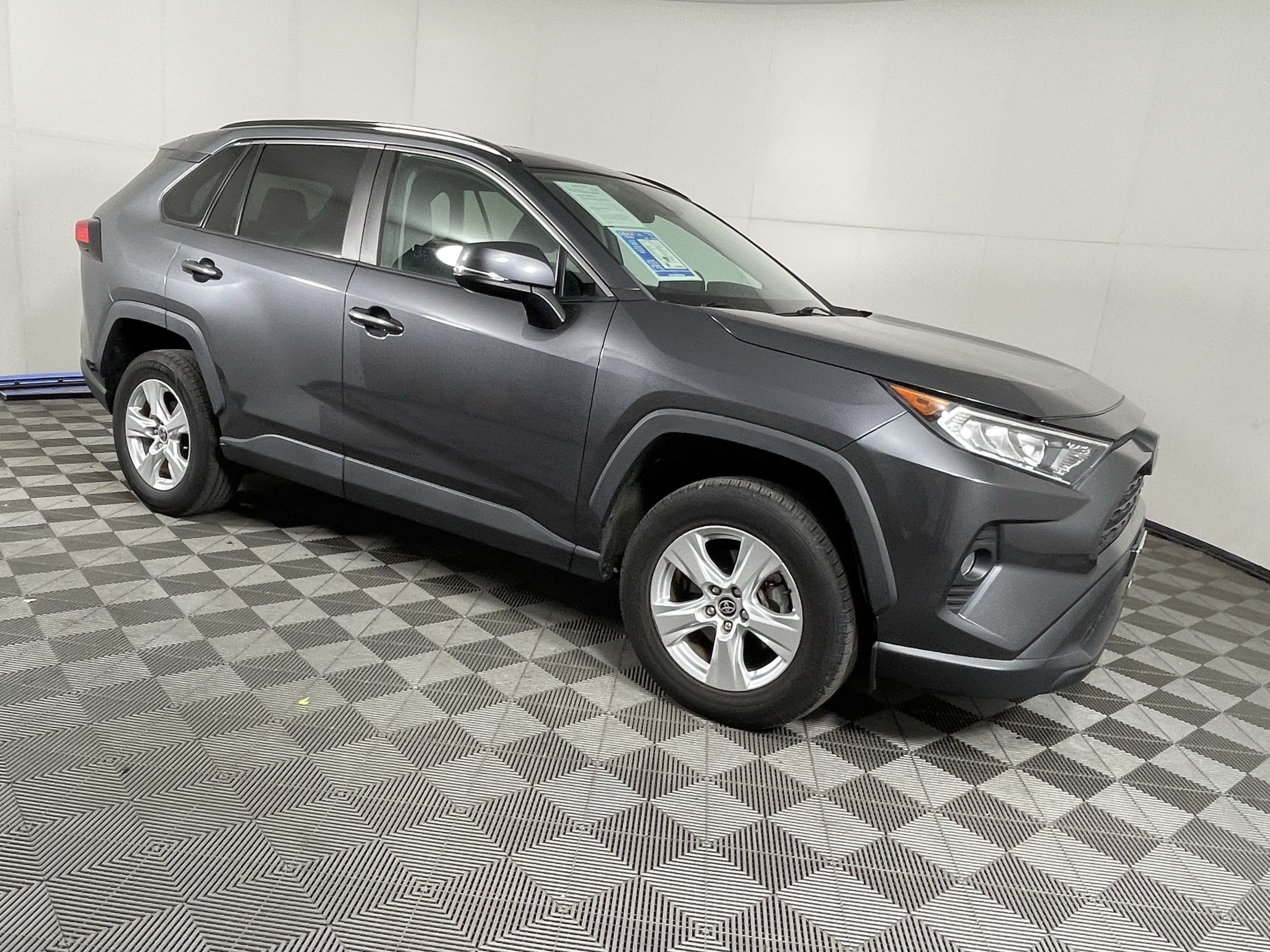 Used 2021 Toyota RAV4 XLE AWD/4WD image 7