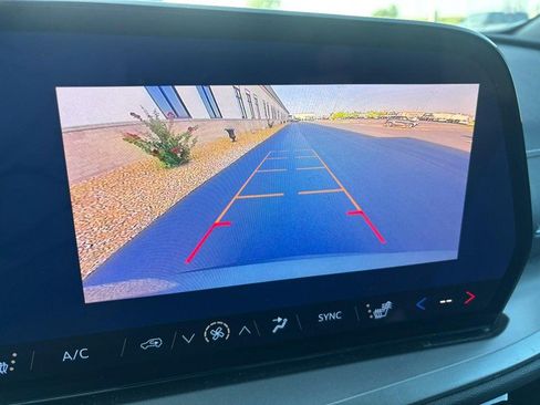 Used 2025 Chevrolet Traverse LT w/ LPO, Floor Liner Package FWD image 22