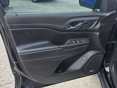Used 2019 GMC Acadia SLT w/ LPO, Black Accent Package FWD image 15
