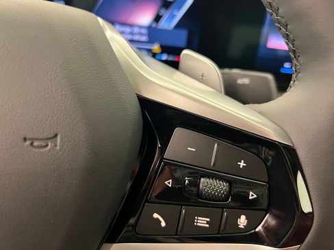 Used 2025 BMW 330i xDrive Sedan w/ Premium Package AWD/4WD image 25