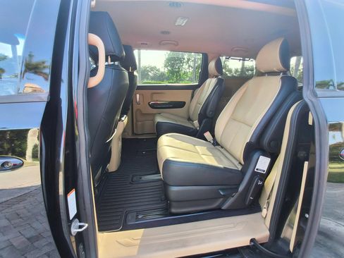 Used 2018 Kia Sedona SX FWD image 13