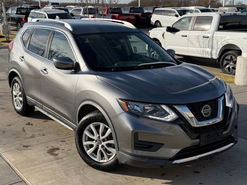 Used 2018 Nissan Rogue SV image 4