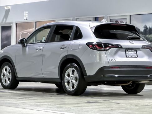 Used 2023 Honda HR-V LX image 3