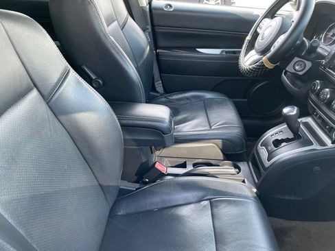 Used 2017 Jeep Compass Latitude FWD image 7
