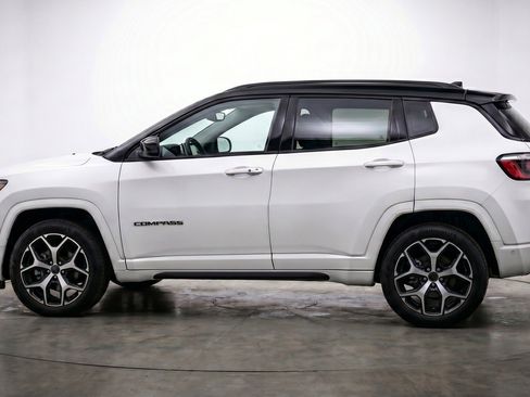 Used 2025 Jeep Compass Limited AWD/4WD image 5