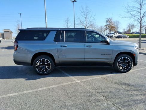 Used 2021 Chevrolet Suburban RST image 4