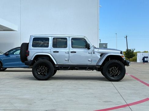 Used 2021 Jeep Wrangler Unlimited Sahara w/ Cold Weather Group AWD/4WD image 9