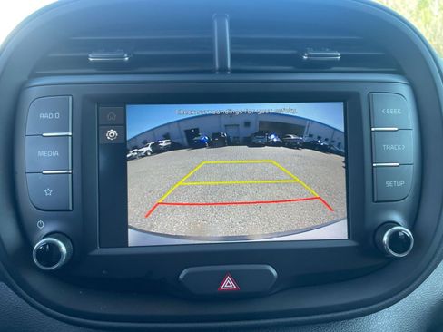 Used 2025 Kia Soul LX w/ LX Technology Package FWD image 22