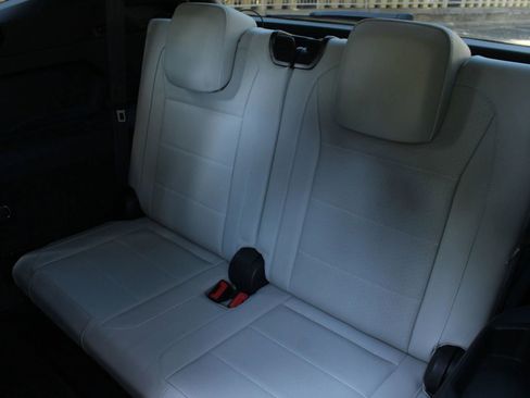 Used 2021 Volkswagen Tiguan SE FWD image 20