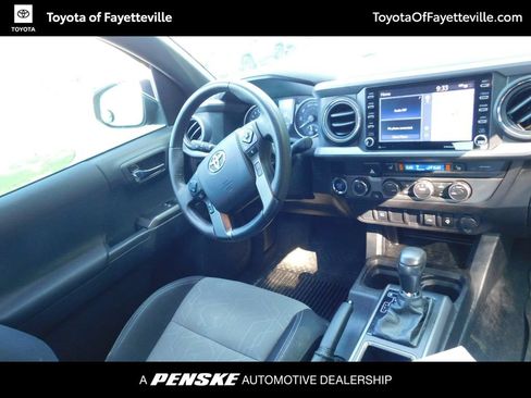Used 2022 Toyota Tacoma TRD Sport w/ TRD Premium Sport Package AWD/4WD image 6