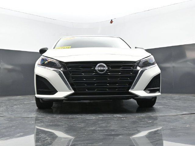 Used 2025 Nissan Altima 2.5 SV FWD image 42