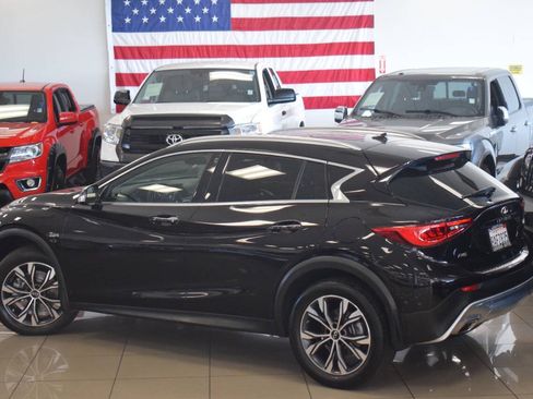 Used 2018 INFINITI QX30 Premium w/ Navigation Package AWD/4WD image 18