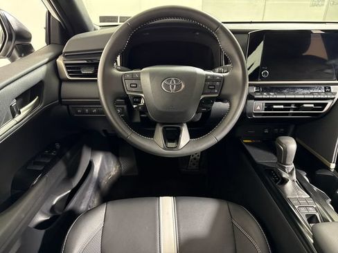 Used 2025 Toyota Camry SE FWD image 25