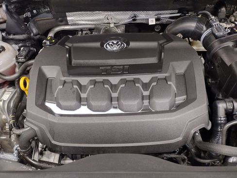 Used 2019 Volkswagen Tiguan SE w/ Panoramic Sunroof Package image 8