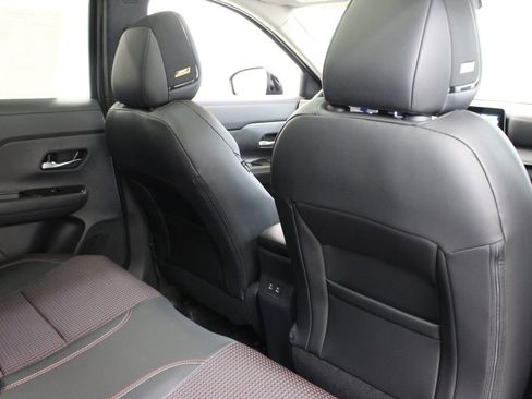 New 2026 Nissan Kicks SR w/ SR Premium Package FWD image 18